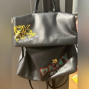 DKNY shoulder bag used only once perfect conditions no flaws